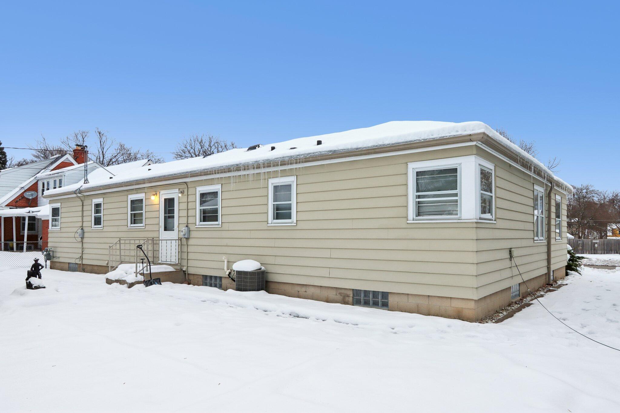 5341 North 49th Street, Unit 5343 Milwaukee, WI 53218 - Photo 45 of 50 49-web-or-mls-N 49th St 5343-S1112-049