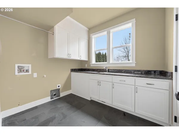 $915,000 | 1930 Sterling Park Place, Eugene, OR 97408