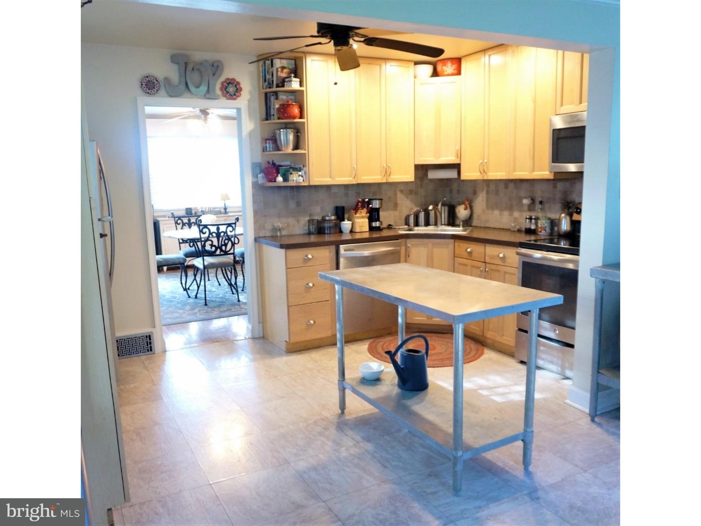 44 Fahnestock Road Malvern, PA 19355 - Photo 4 of 14 Kitchen