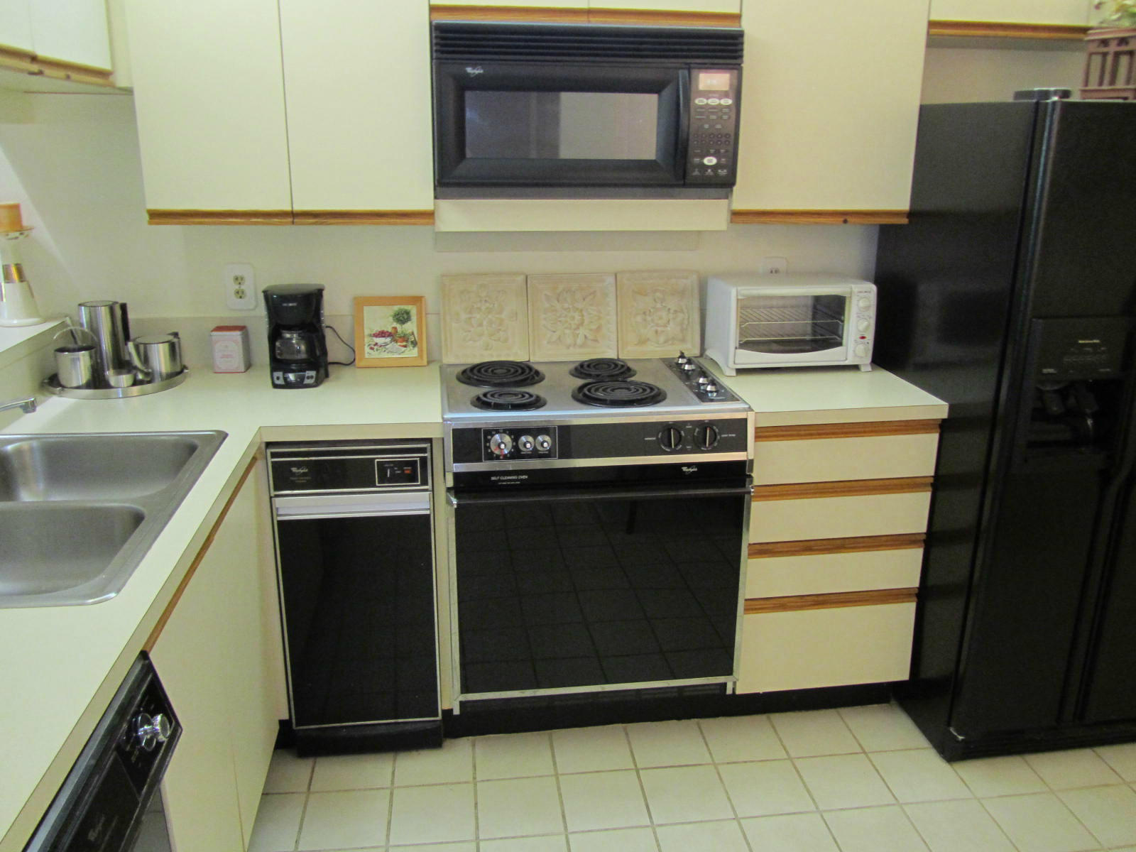 7448 La Paz Boulevard, Unit 203 Boca Raton, FL 33433 - Photo 4 of 7 Kitchen