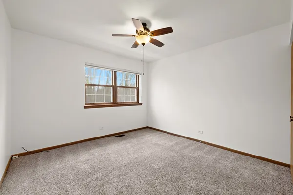 $184,900 | 1168 Greenwood Circle, Unit 1168, Woodstock, IL 60098