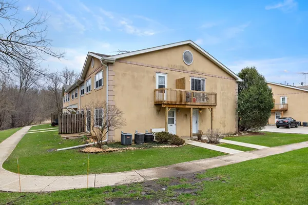 $184,900 | 1168 Greenwood Circle, Unit 1168, Woodstock, IL 60098