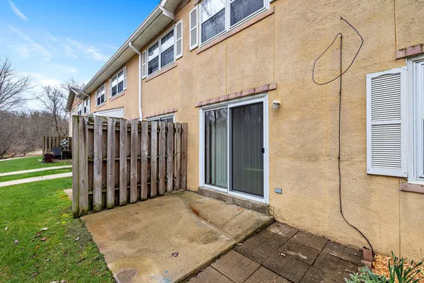 $184,900 | 1168 Greenwood Circle, Unit 1168, Woodstock, IL 60098