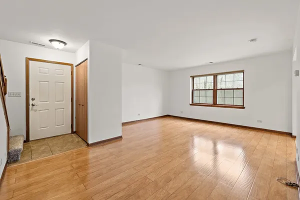$184,900 | 1168 Greenwood Circle, Unit 1168, Woodstock, IL 60098