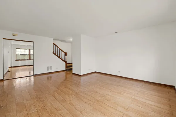 $184,900 | 1168 Greenwood Circle, Unit 1168, Woodstock, IL 60098