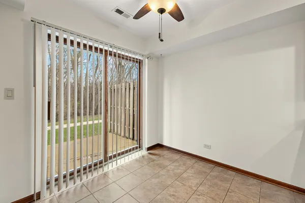 $184,900 | 1168 Greenwood Circle, Unit 1168, Woodstock, IL 60098