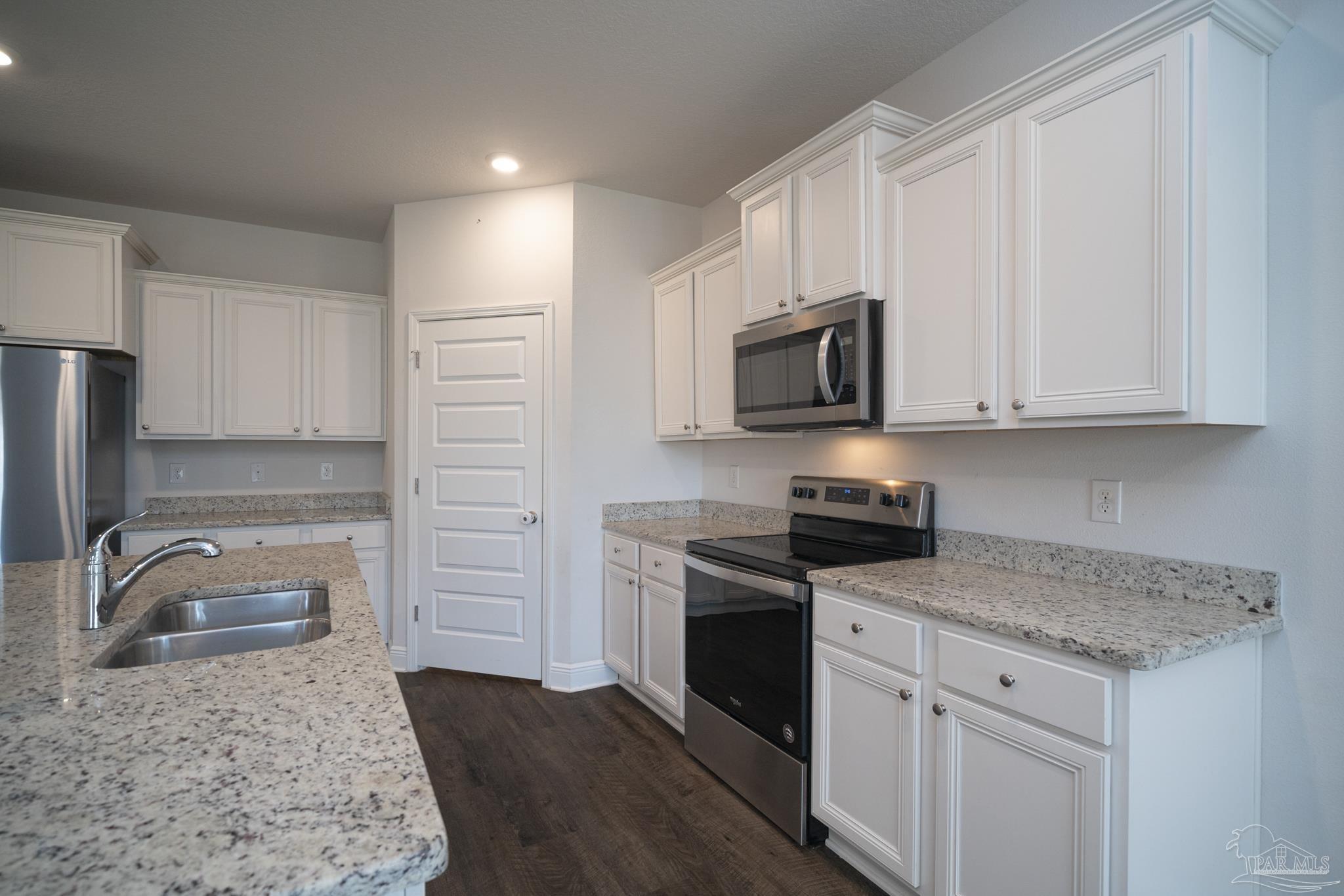 7987 Burnside Loop Pensacola, FL 32526 - Photo 8 of 39