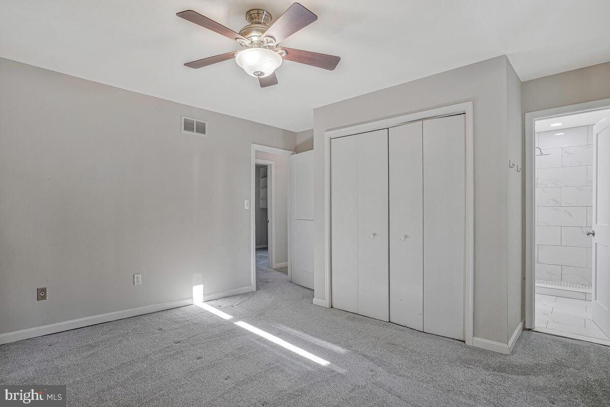 735 Whitehall Beach Road Annapolis, MD 21409 - Photo 16 of 35 an empty room with a ceiling fan and a window