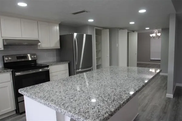 $2,450 | 961 Mossvine Drive, Plano, TX 75023