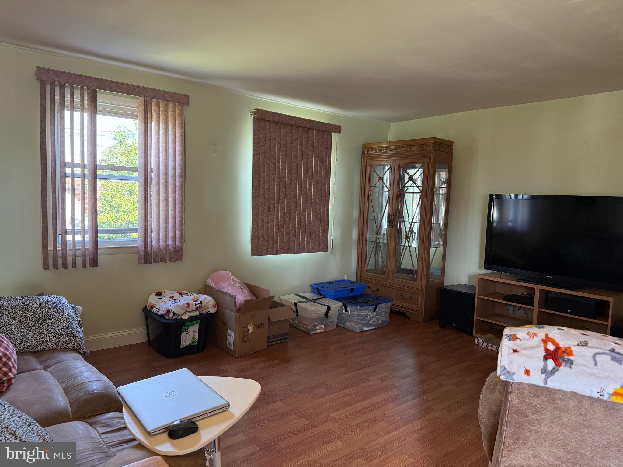 1145 Morefield Road Philadelphia, PA 19115 - Photo 4 of 31 Living Room