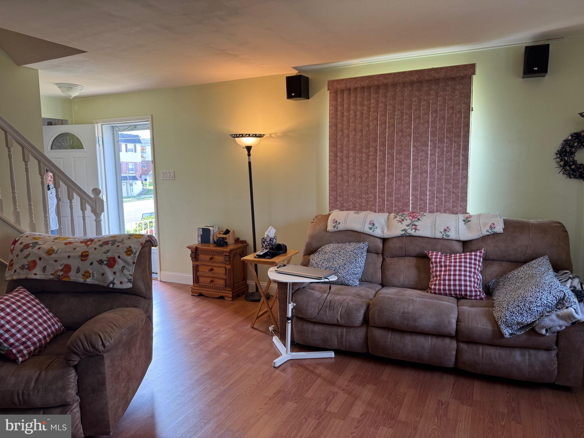 1145 Morefield Road Philadelphia, PA 19115 - Photo 6 of 31 Living Room
