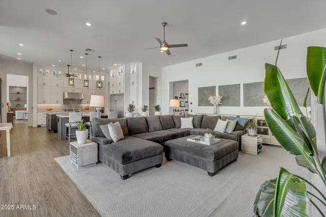 $3,999,999 | 2652 East Pelican Court, Gilbert, AZ 85297