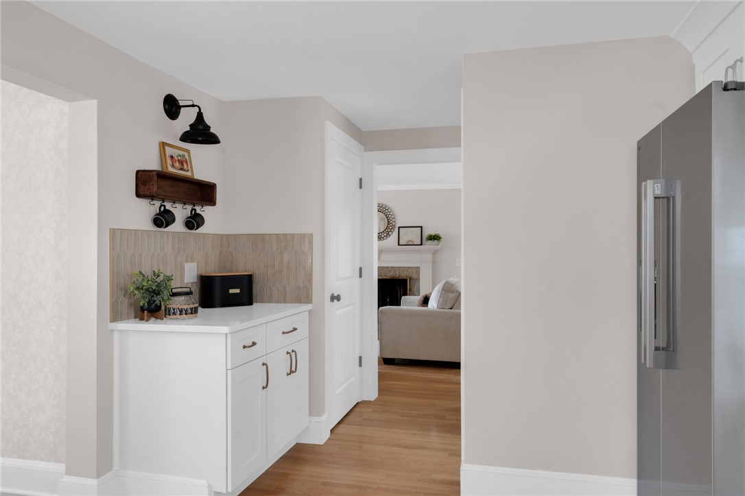 281 Spring Green Road Warwick, RI 02888 - Photo 5 of 39