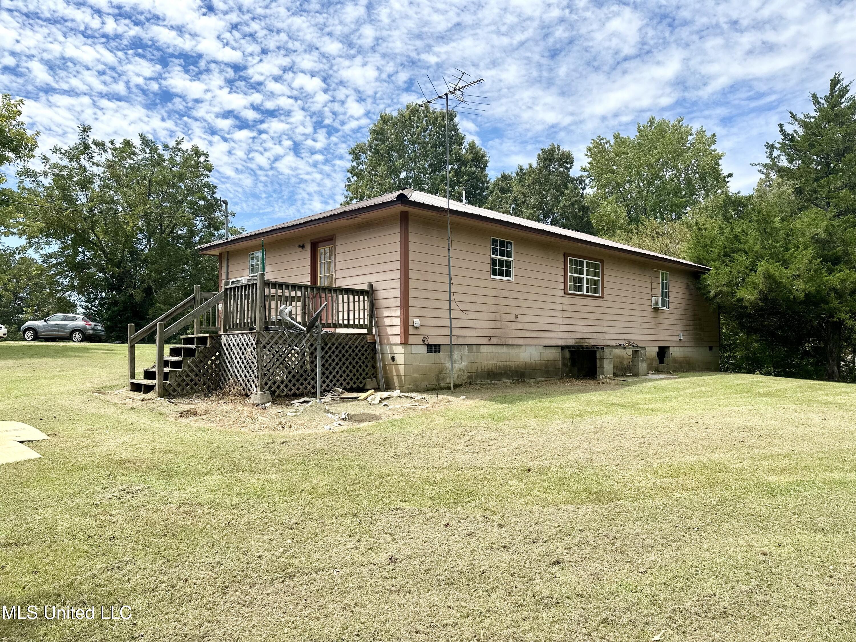 8336 Tate Panola Road Sarah, MS 38665 - Photo 3 of 15 IMG_7691