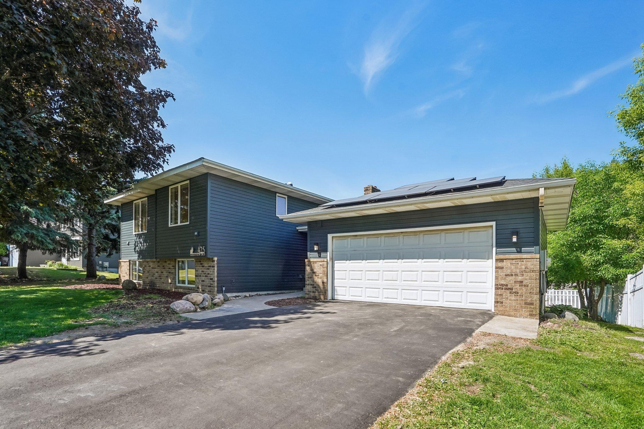 425 Crestview Drive South Maplewood, MN 55119 - Photo 3 of 82