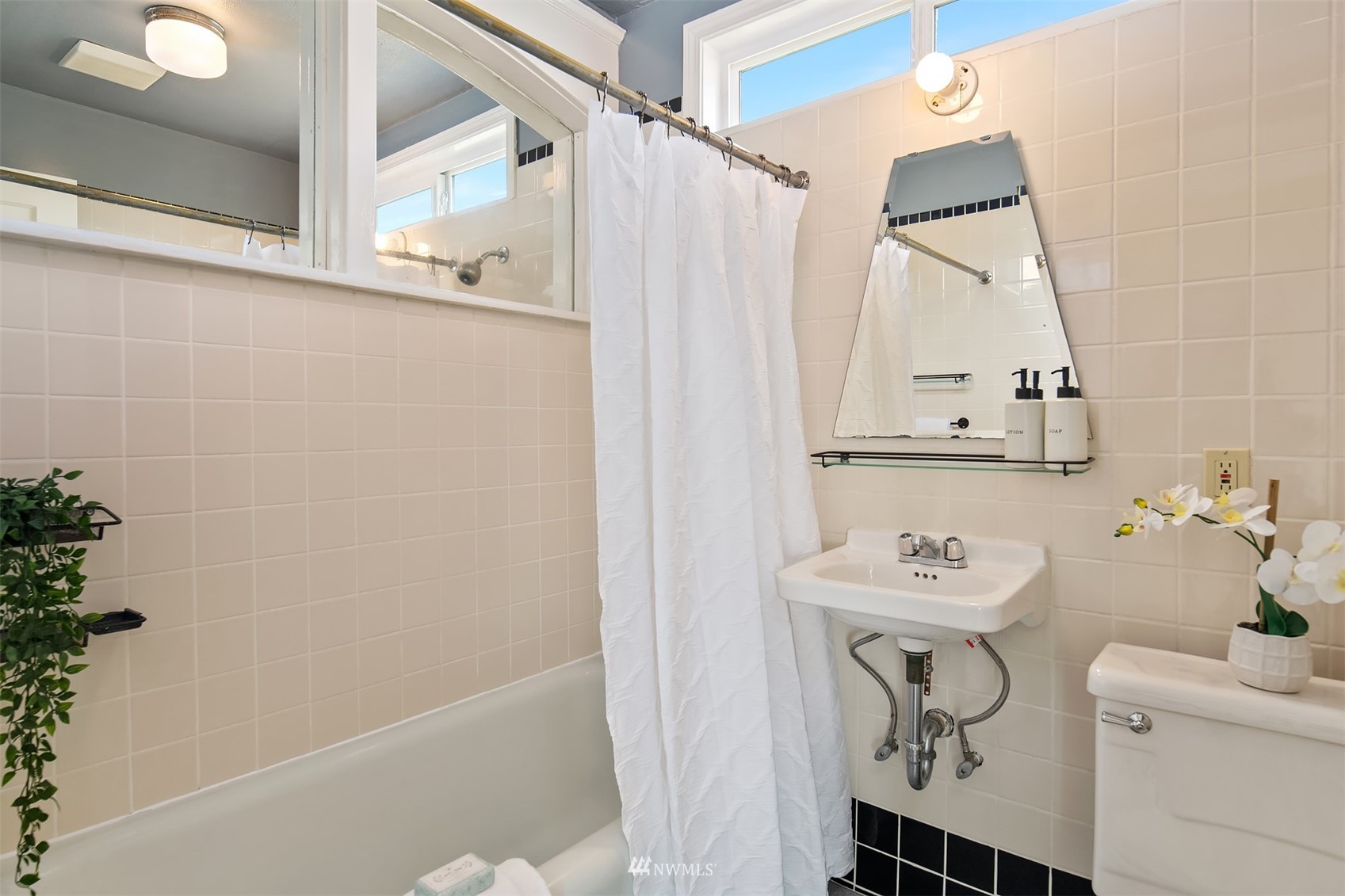 4623 Southwest Frontenac Street Seattle, WA 98136 - Photo 14 of 35 Gallery Image 14