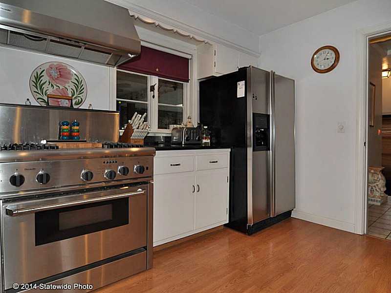 131 County Road Barrington, RI 02806 - Photo 12 of 25 Kitchen.