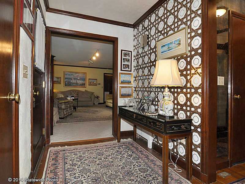 131 County Road Barrington, RI 02806 - Photo 3 of 25 Entry.