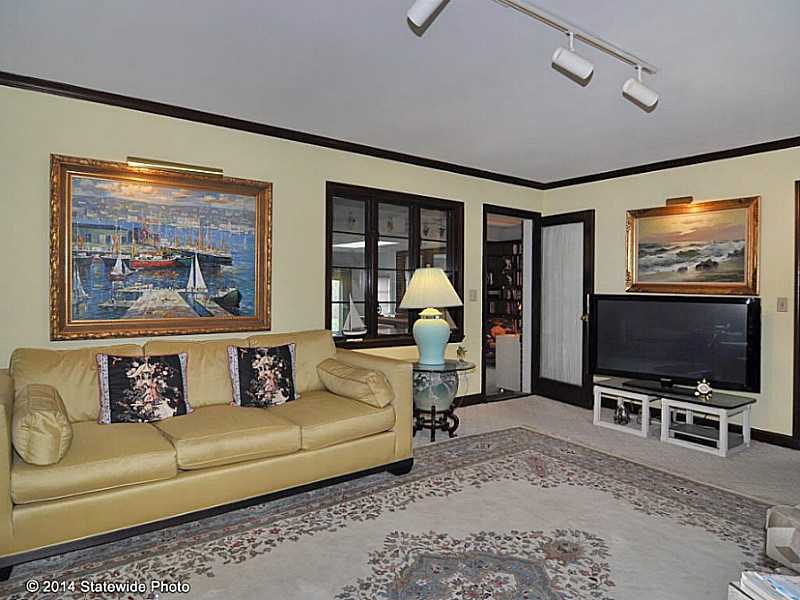 131 County Road Barrington, RI 02806 - Photo 4 of 25 Living Room.