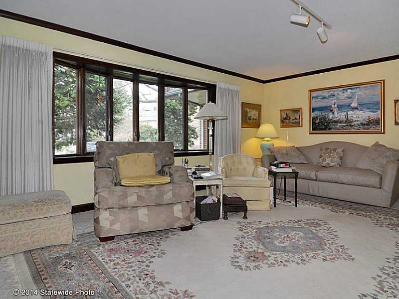 131 County Road Barrington, RI 02806 - Photo 5 of 25 Living Room.