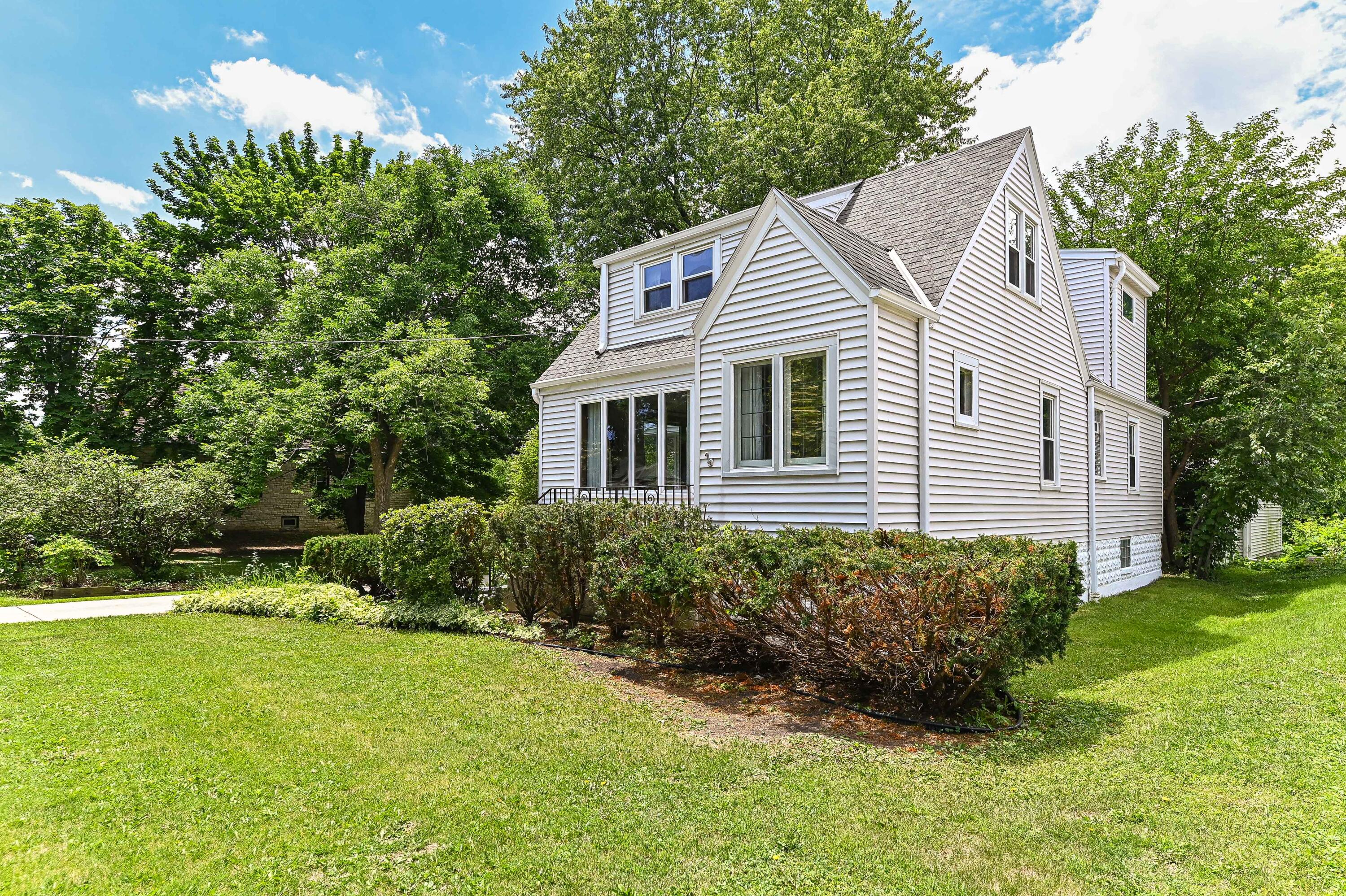 3445 South 96th Street Milwaukee, WI 53227 - Photo 4 of 52 3445 S 96th St