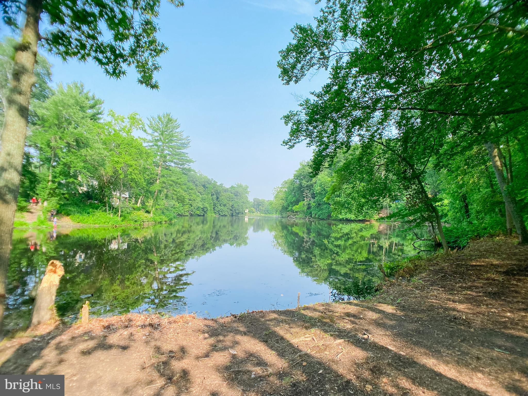 651 Lake Boulevard Lindenwold, NJ 08021 - Photo 3 of 37 a view of a garden with a pathway