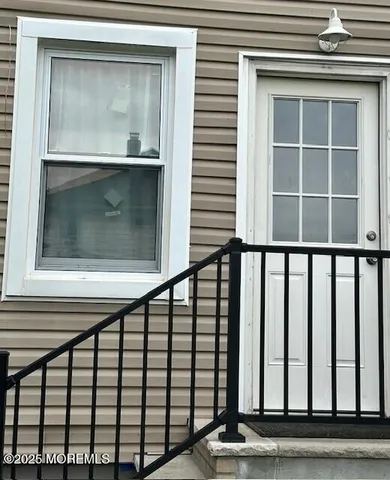 $2,100 | 282 Van Pelt Place, Unit 2, Long Branch, NJ 07740