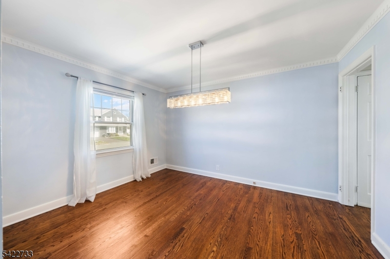 1868 Pilgrim Way Union, NJ 07083 - Photo 12 of 36