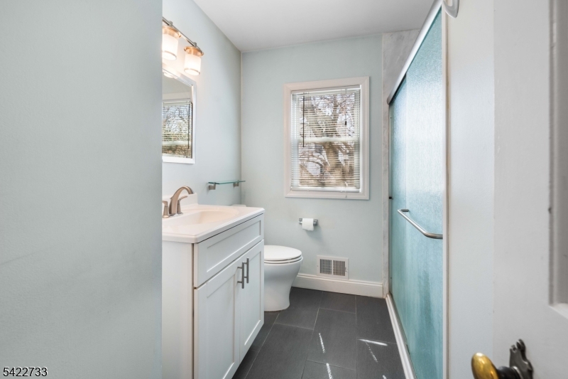 1868 Pilgrim Way Union, NJ 07083 - Photo 15 of 36