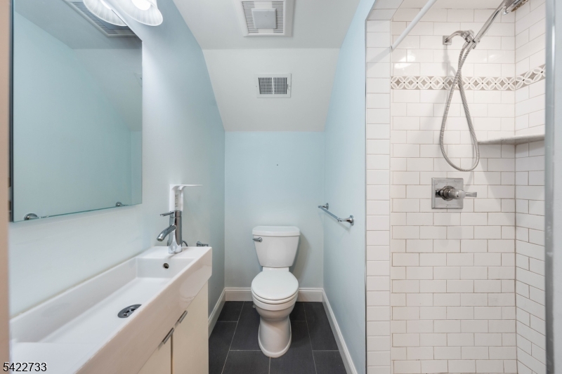 1868 Pilgrim Way Union, NJ 07083 - Photo 18 of 36