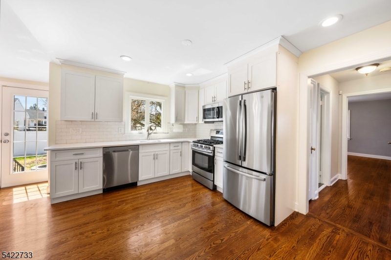 1868 Pilgrim Way Union, NJ 07083 - Photo 2 of 36