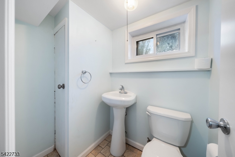 1868 Pilgrim Way Union, NJ 07083 - Photo 25 of 36