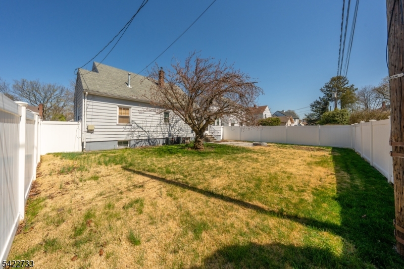 1868 Pilgrim Way Union, NJ 07083 - Photo 28 of 36