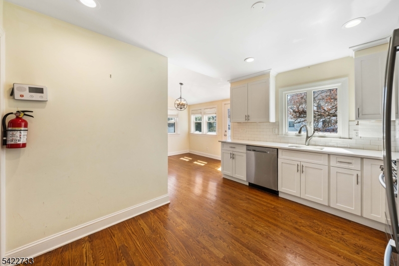 1868 Pilgrim Way Union, NJ 07083 - Photo 3 of 36