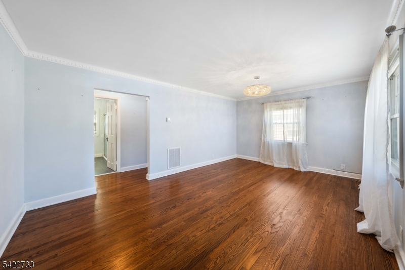 1868 Pilgrim Way Union, NJ 07083 - Photo 8 of 36