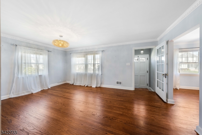 1868 Pilgrim Way Union, NJ 07083 - Photo 9 of 36