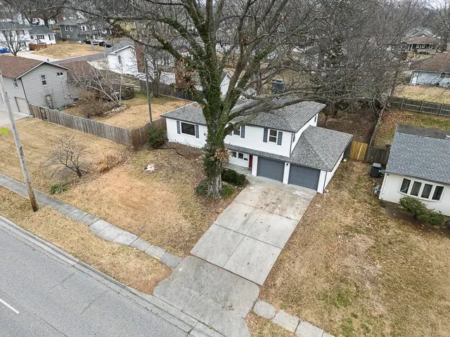 $365,000 | 9211 Antioch Road, Overland Park, KS 66212