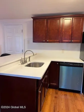 $2,100 | 277 Congress Street, Unit 3, Troy, NY 12180