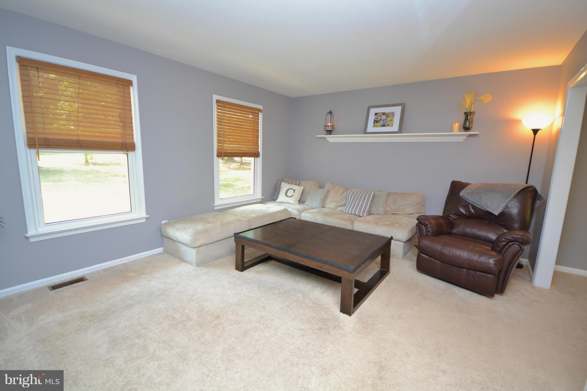 7031 Kelly Road Warrenton, VA 20187 - Photo 5 of 30 Living Room