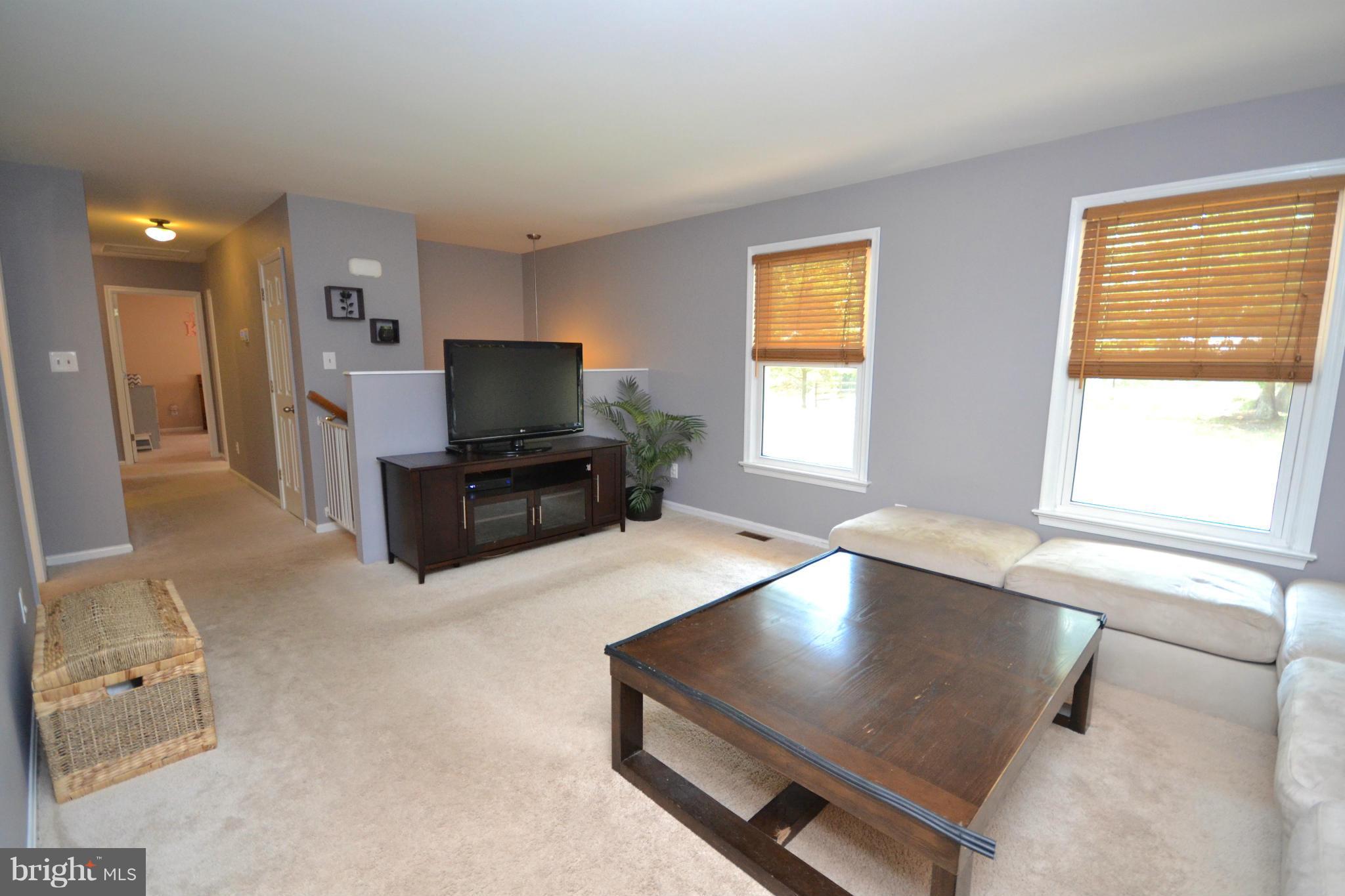 7031 Kelly Road Warrenton, VA 20187 - Photo 6 of 30 Living Room