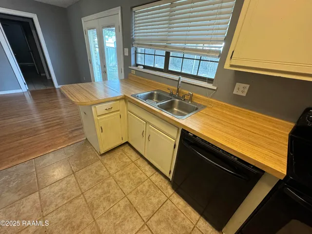 $1,450 | 107 Village Lane, Lafayette, LA 70506