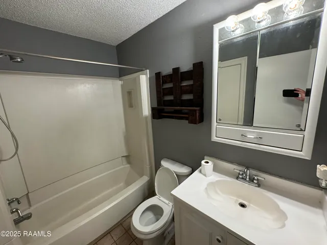 $1,450 | 107 Village Lane, Lafayette, LA 70506