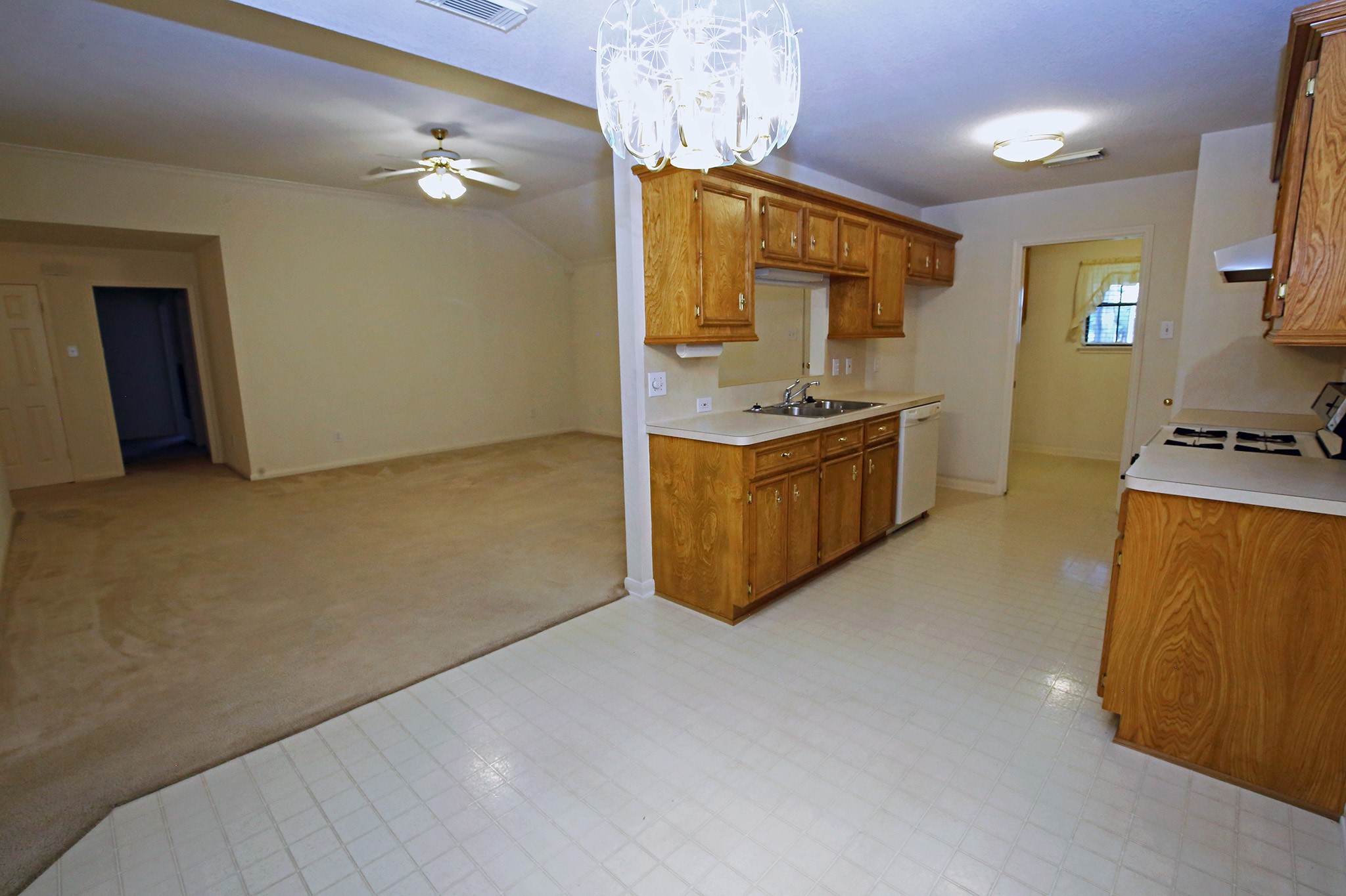 12002 10th Street Santa Fe, TX 77510 - Photo 10 of 35 Kitchen and Dining Combo with a gas stove!