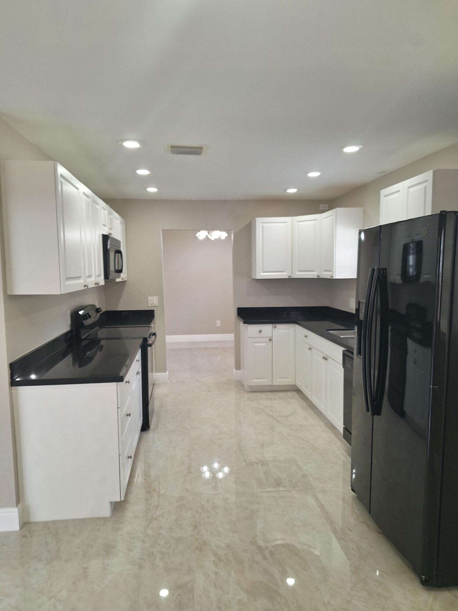 9219 Southwest 1st Place Boca Raton, FL 33428 - Photo 7 of 22 07) Breakfast nook & Kitchen