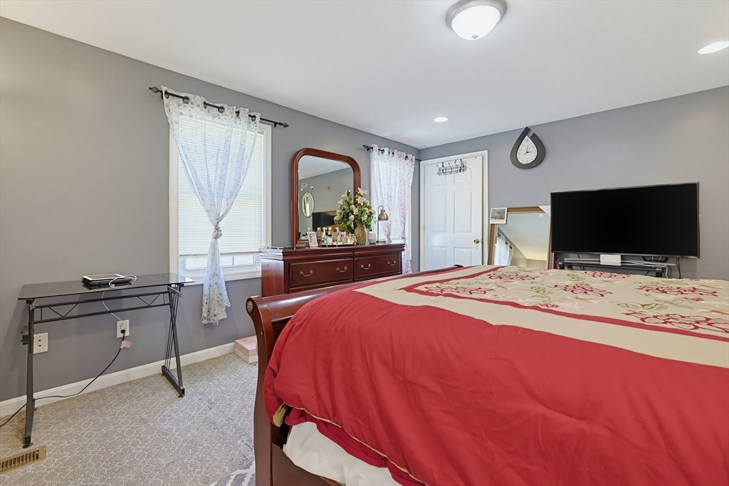 17 Bolton Street Worcester, MA 01604 - Photo 15 of 27