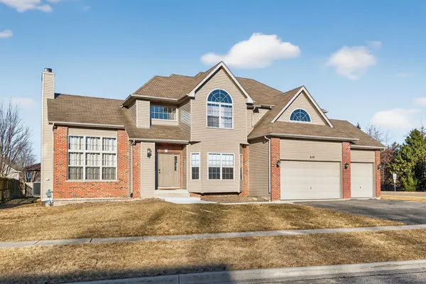 $400,000 | 579 Bayfield Drive, DeKalb, IL 60115