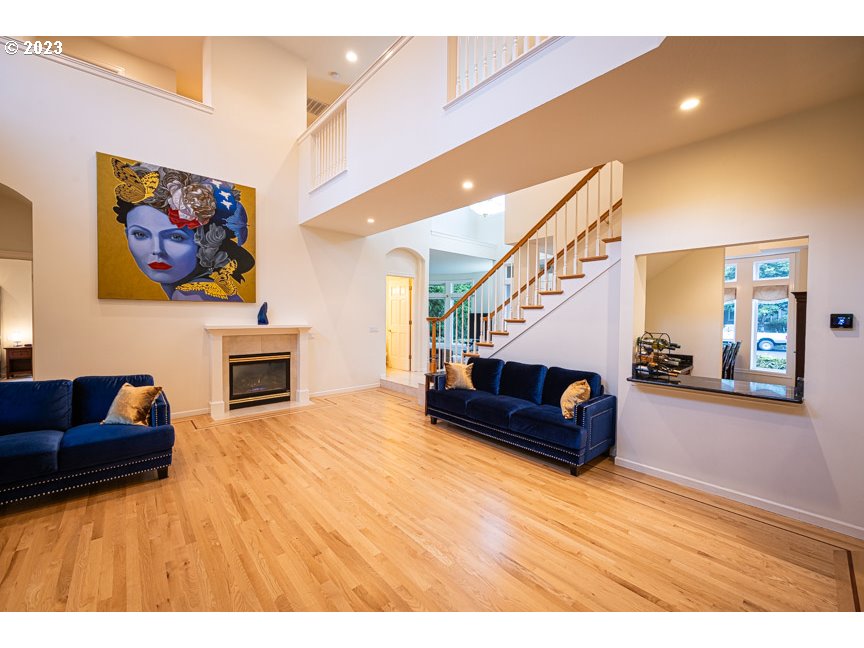 3338 Lakeside Drive Eugene, OR 97401 - Photo 11 of 45 a living room with furniture and wooden floor