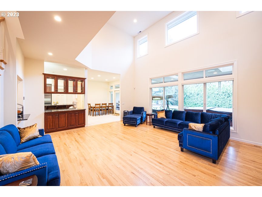 3338 Lakeside Drive Eugene, OR 97401 - Photo 13 of 45 a living room with furniture and a large window