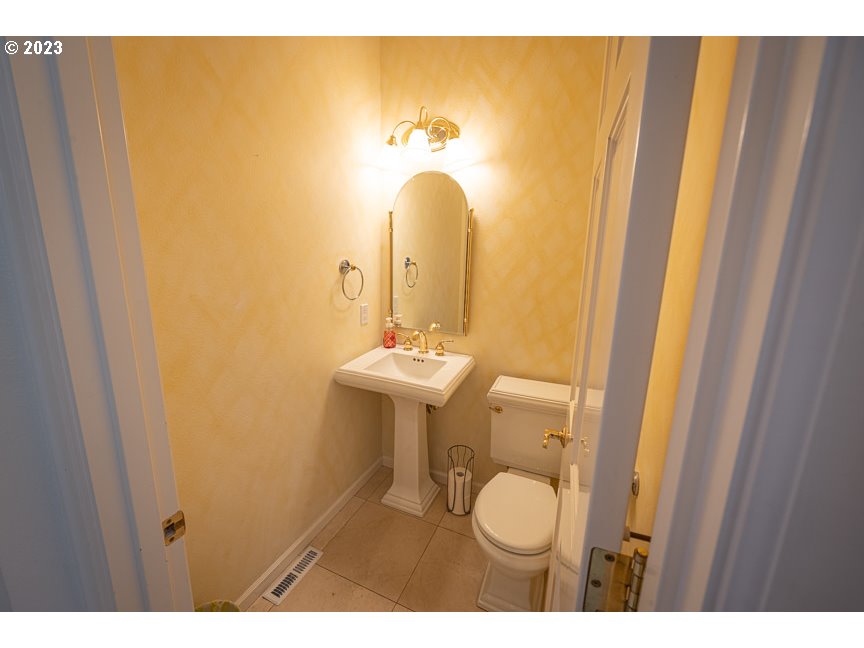 3338 Lakeside Drive Eugene, OR 97401 - Photo 21 of 45 a bathroom with a sink and a mirror