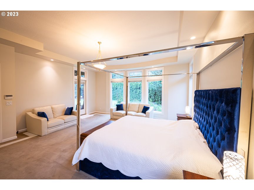 3338 Lakeside Drive Eugene, OR 97401 - Photo 22 of 45 a bed room with a bed and a couch